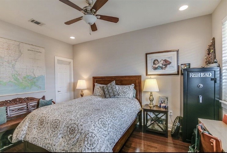 1703 Patterson Street, Unit B Houston, TX 77007 - Photo 13 of 26 a bed room with a bed and a table