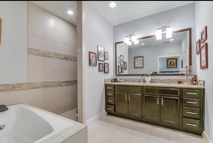 1703 Patterson Street, Unit B Houston, TX 77007 - Photo 14 of 26 a bathroom with a tub sink and mirror