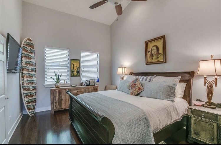 1703 Patterson Street, Unit B Houston, TX 77007 - Photo 16 of 26 a bedroom with a bed and a night stand