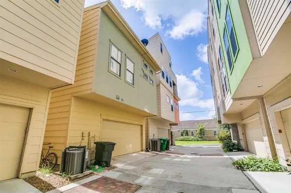 $3,500 | 1703 Patterson Street, Unit B, Houston, TX 77007