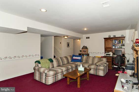 1 Thorburn Road Gaithersburg, MD 20878 - Photo 16 of 19 Family Room
