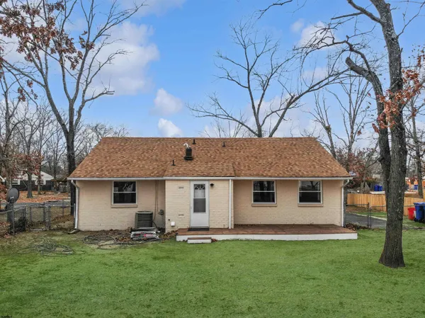 a view of a dry yard