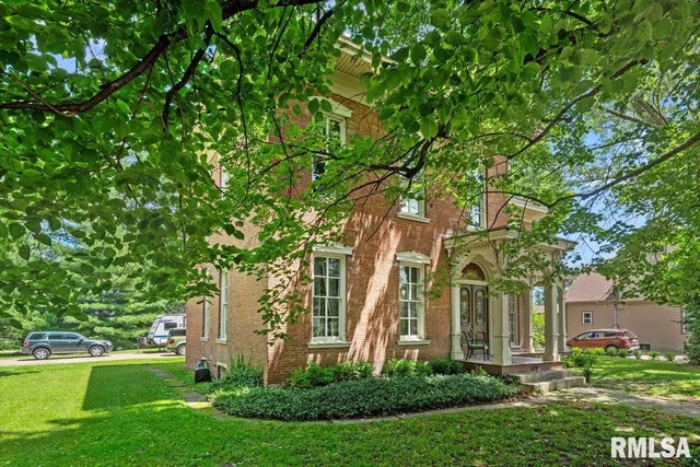 $275,000 | 506 South Diamond Street, Jacksonville, IL 62650