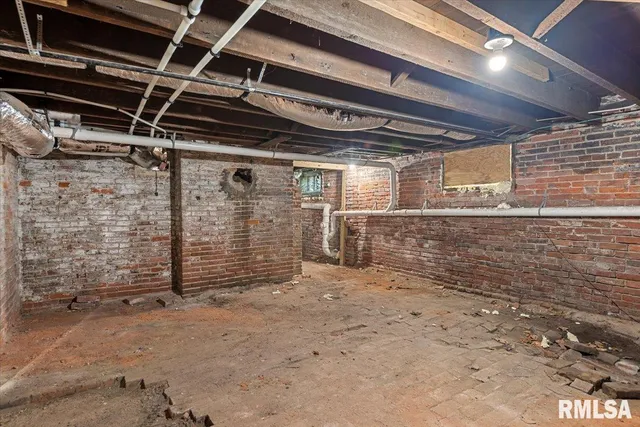 $275,000 | 506 South Diamond Street, Jacksonville, IL 62650