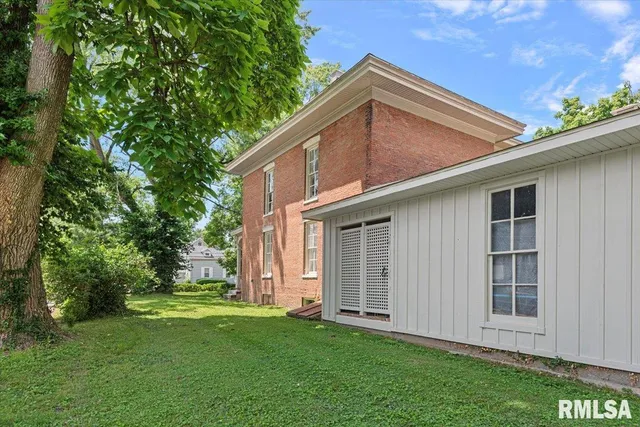 $275,000 | 506 South Diamond Street, Jacksonville, IL 62650