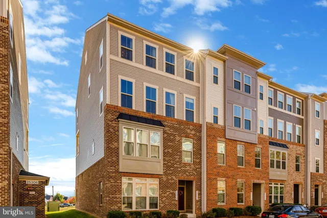 $558,500 | 25312 Trumpet Vine Terrace, Aldie, VA 20105