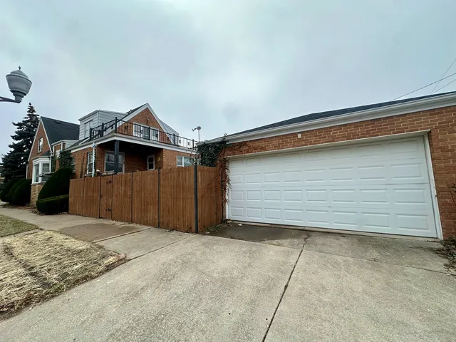 $469,900 | 7000 West Henderson Street, Chicago, IL 60634