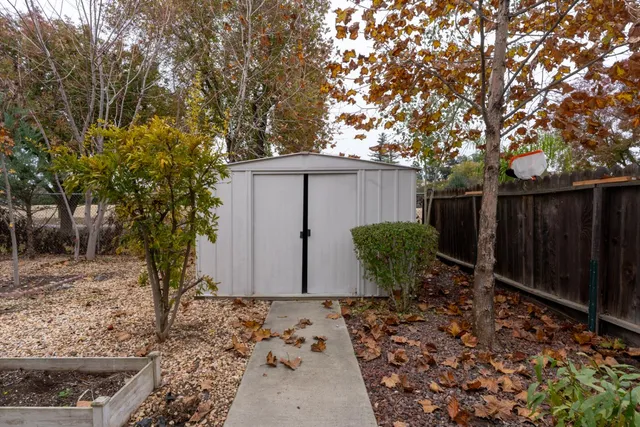 $525,000 | 744 Bluff Drive, Los Banos, CA 93635