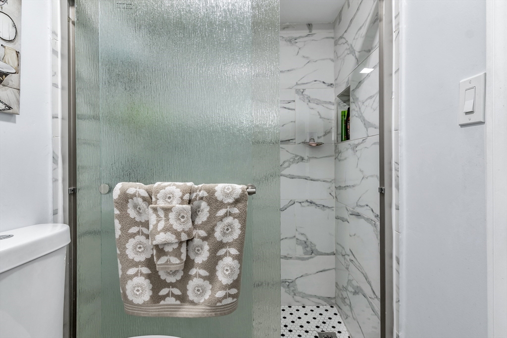 7-9 Carleton Court Methuen, MA 01844 - Photo 33 of 40