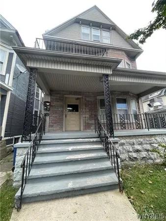 $1,400 | 1015 Elmwood Avenue, Unit 2, Buffalo, NY 14222