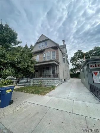 $1,400 | 1015 Elmwood Avenue, Unit 2, Buffalo, NY 14222