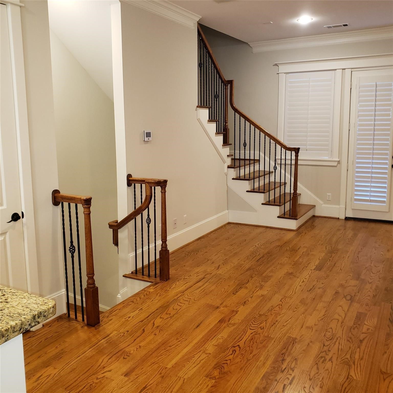 916 Lawrence Street, Unit C Houston, TX 77008 - Photo 9 of 36 Gallery Image 9