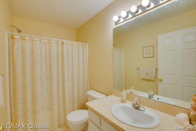 467 Cherry Orchard Road, Unit 96 Canton, MI 48188 - Photo 13 of 18 MAIN BATH