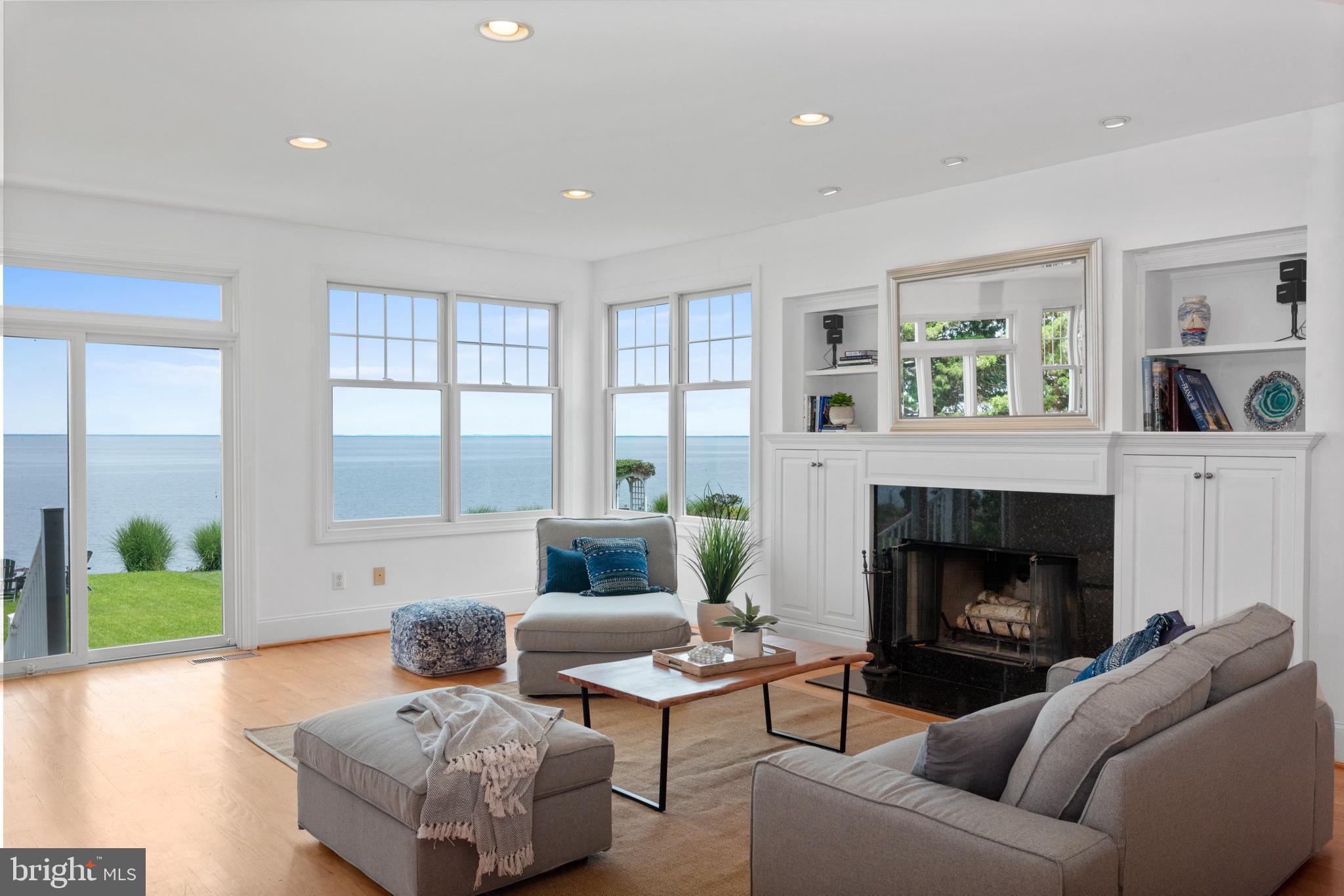Living area with built in shelves.