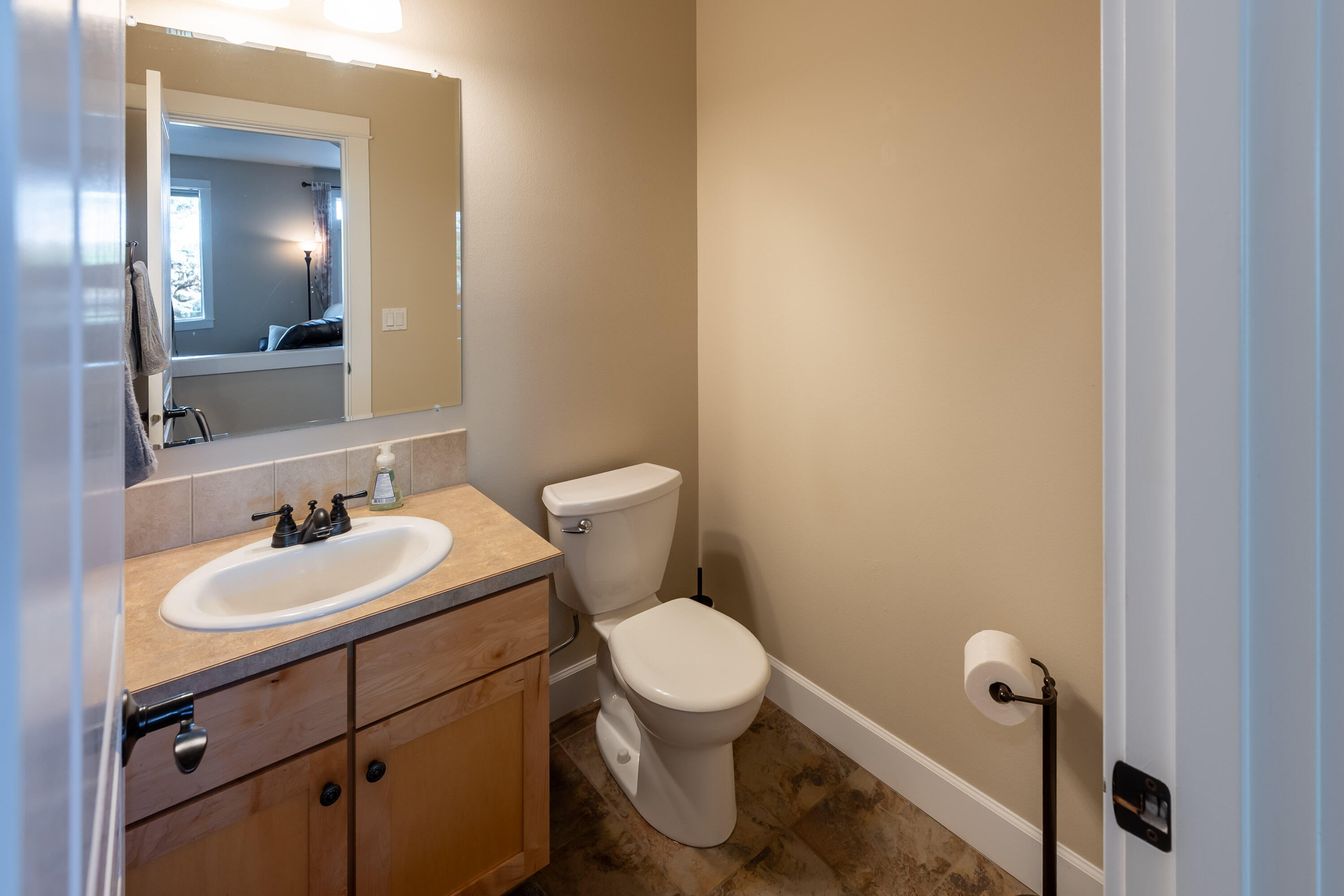 1354 Southwest Rimrock Way Redmond, OR 97756 - Photo 12 of 49 TPark_1948_052925-HDR