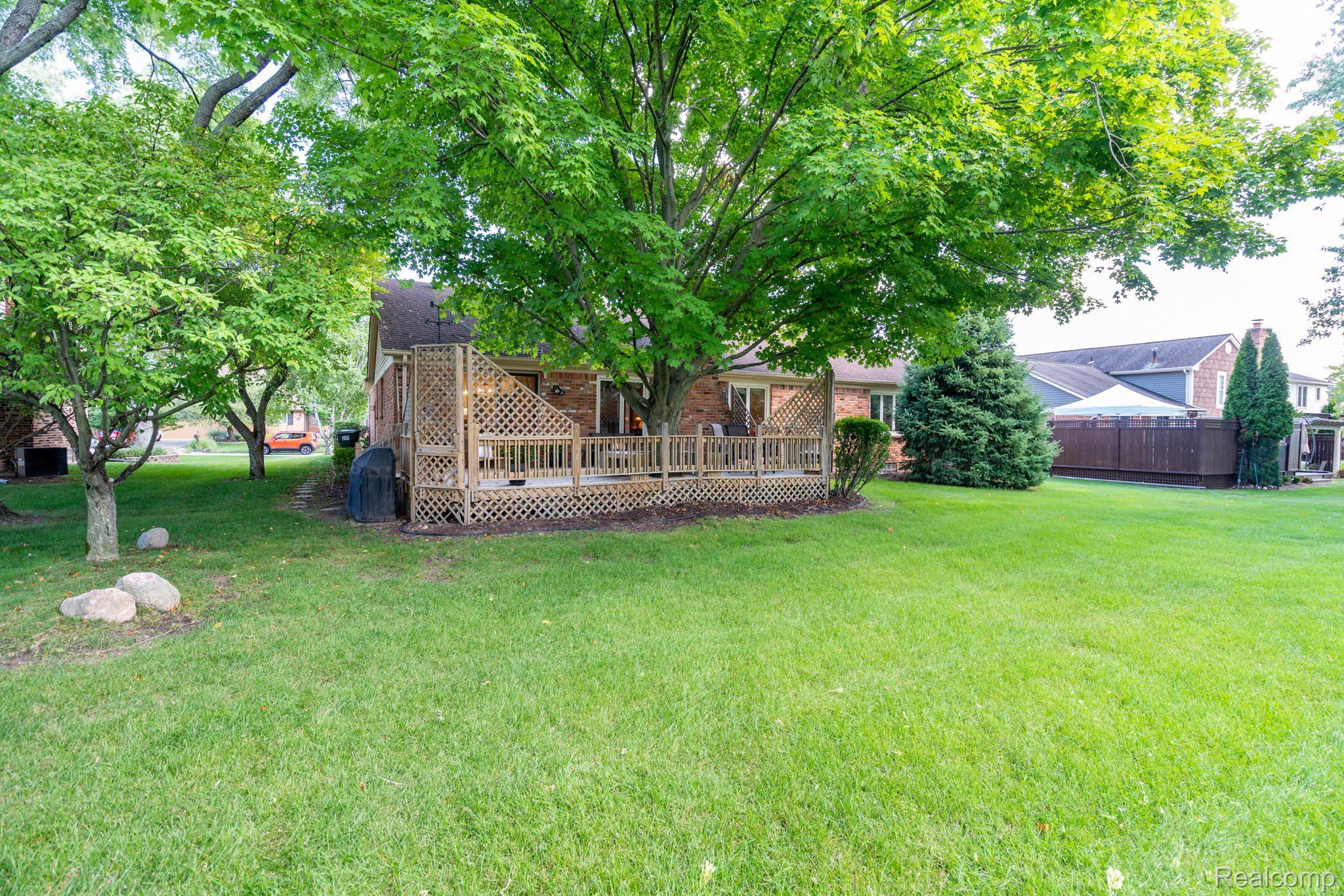 1415 Royal Crescent Street Rochester, MI 48306 - Photo 27 of 28 Ready for all your yard games