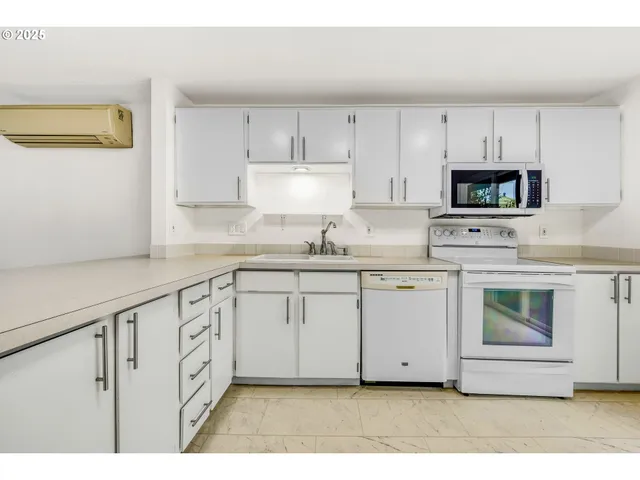 $295,000 | 8196 Southwest Shenandoah Way, Tualatin, OR 97062