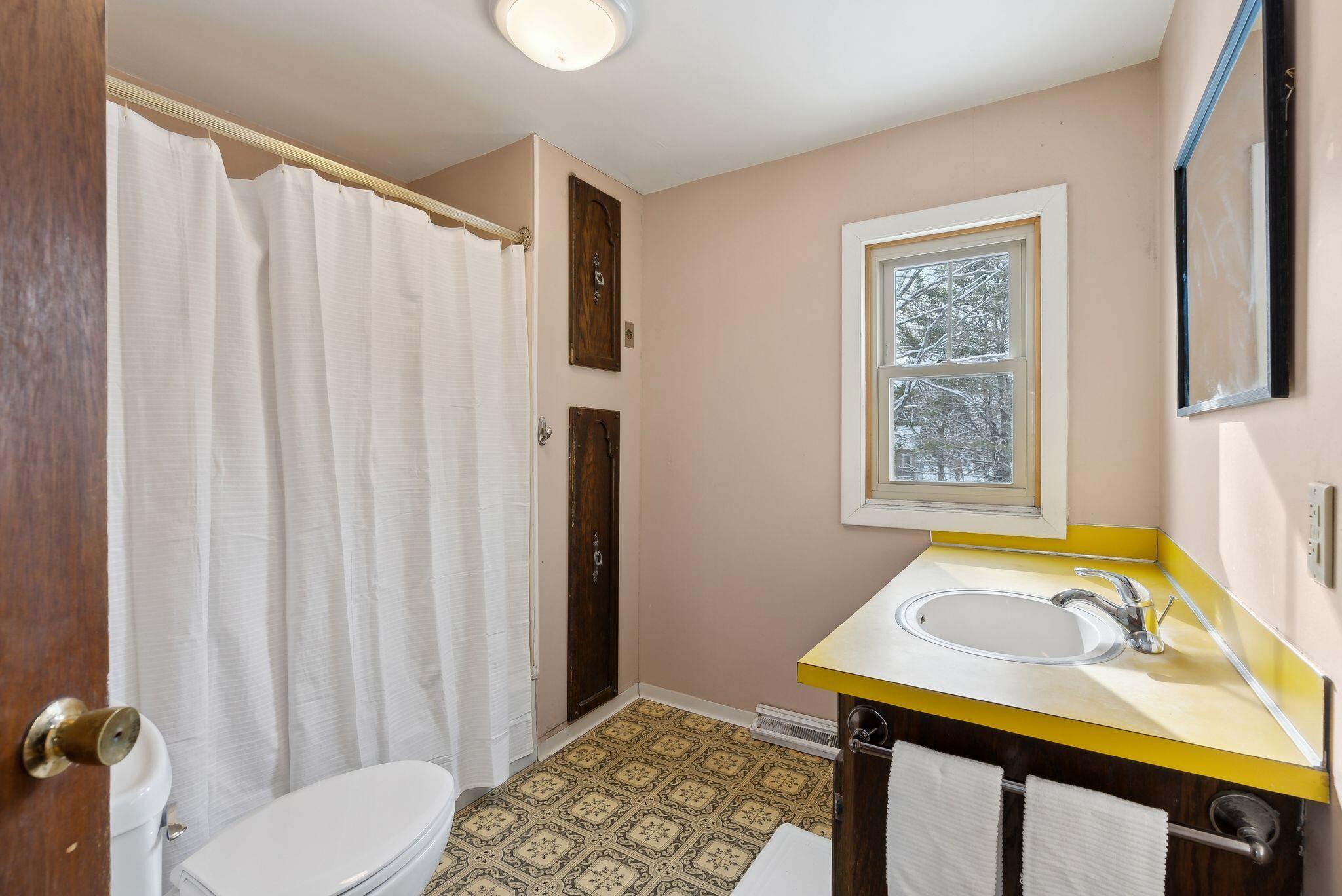 65 Lower Mast Landing Road Freeport, ME 04032 - Photo 16 of 40 Bathroom