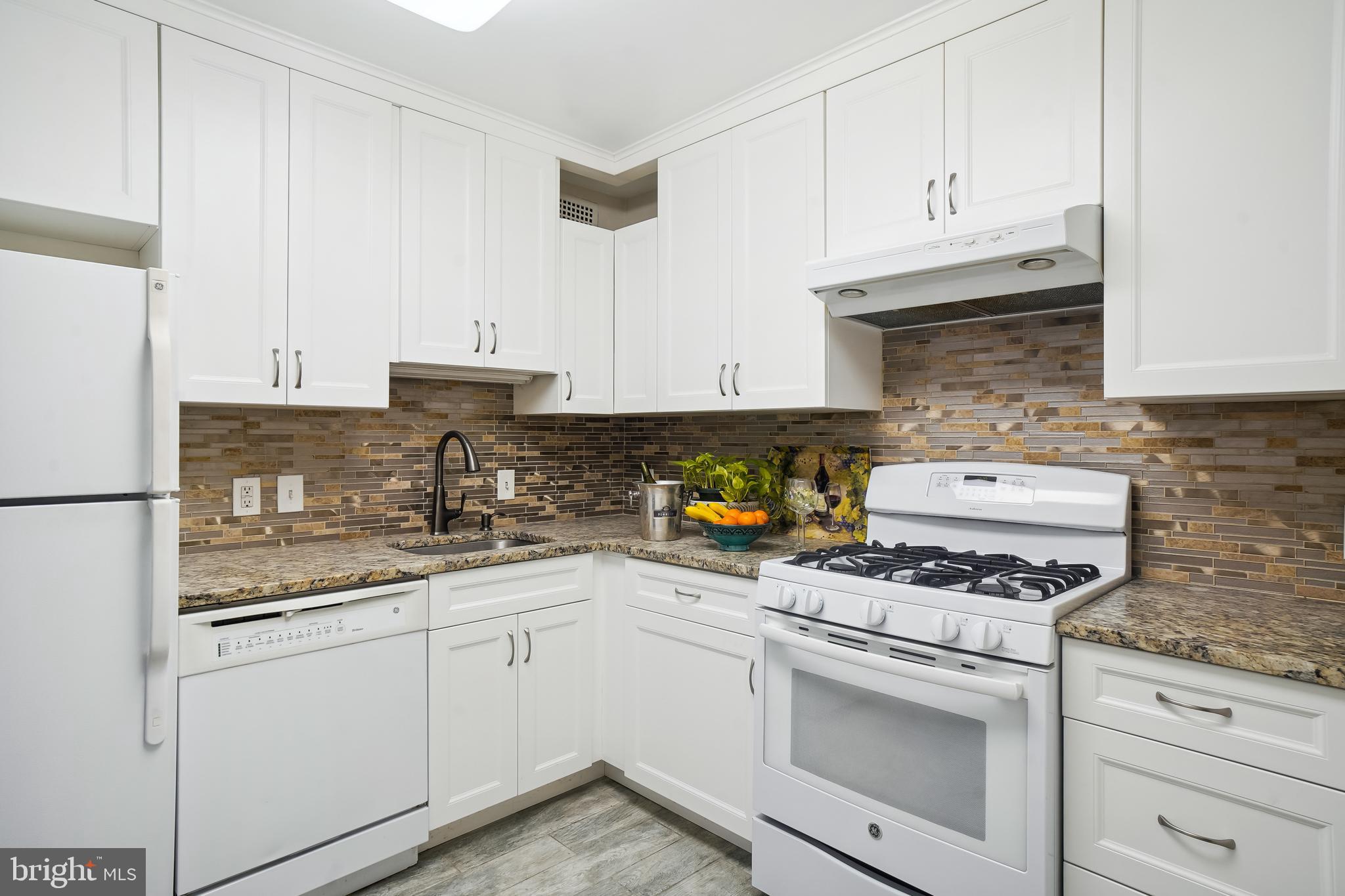 5101 River Road, Unit 1507 Bethesda, MD 20816 - Photo 16 of 36 KITCHEN