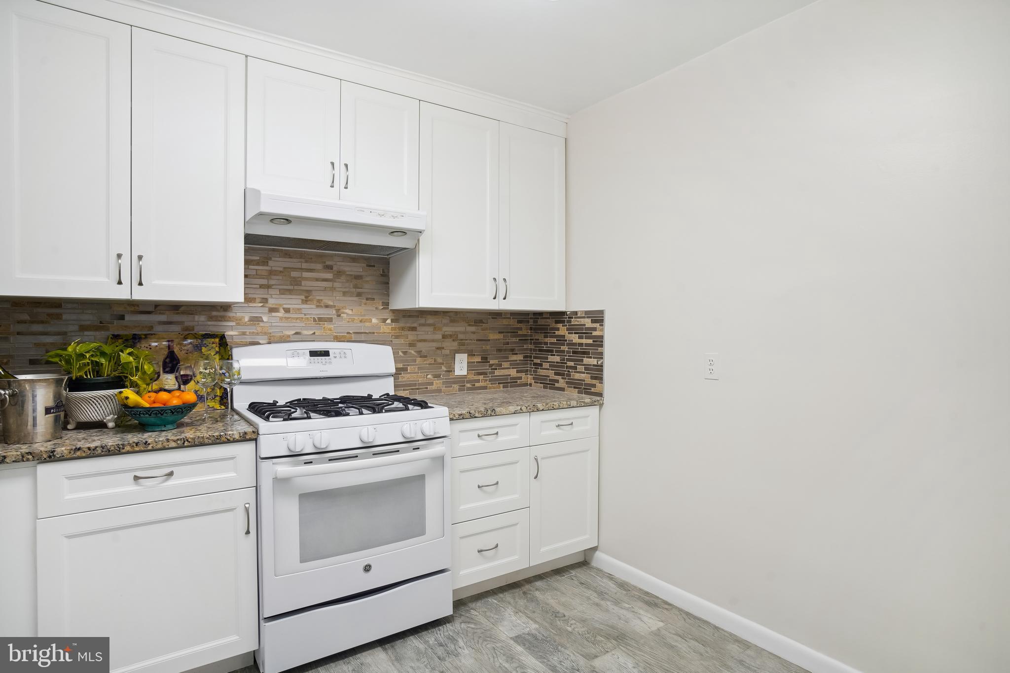 5101 River Road, Unit 1507 Bethesda, MD 20816 - Photo 17 of 36 KITCHEN