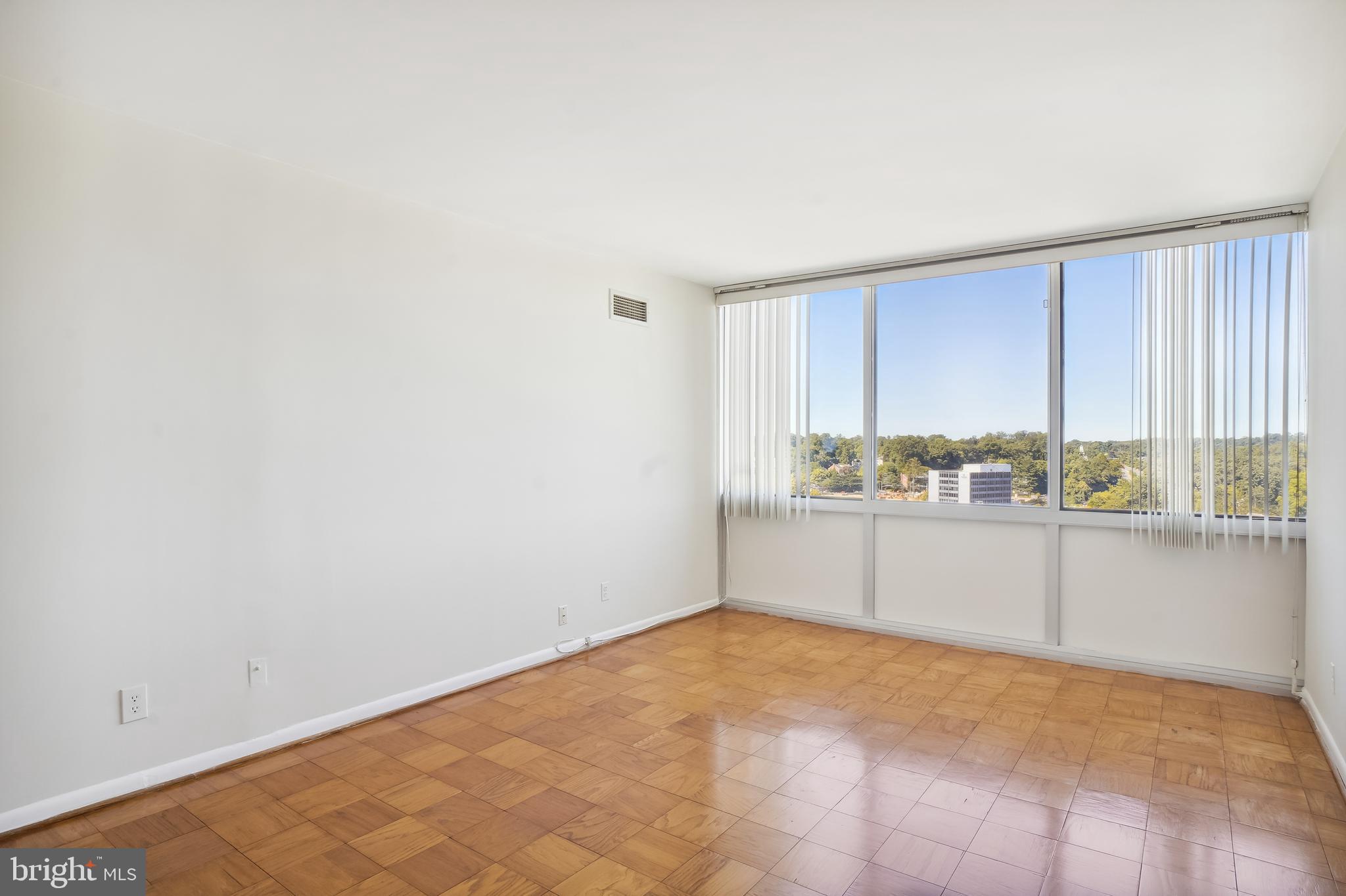 5101 River Road, Unit 1507 Bethesda, MD 20816 - Photo 18 of 36 LIVING ROOM/ BALCONY