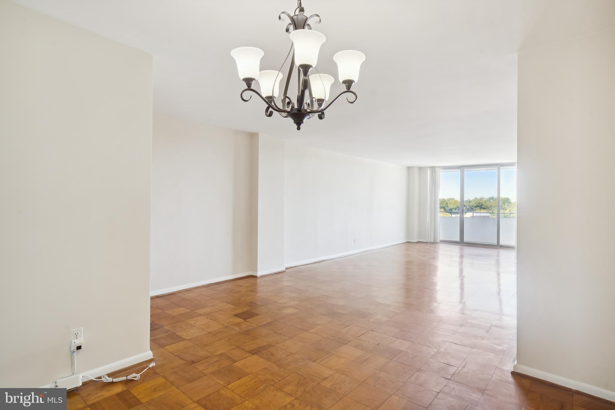 5101 River Road, Unit 1507 Bethesda, MD 20816 - Photo 10 of 36 DINING ROOM/LIVING ROOM