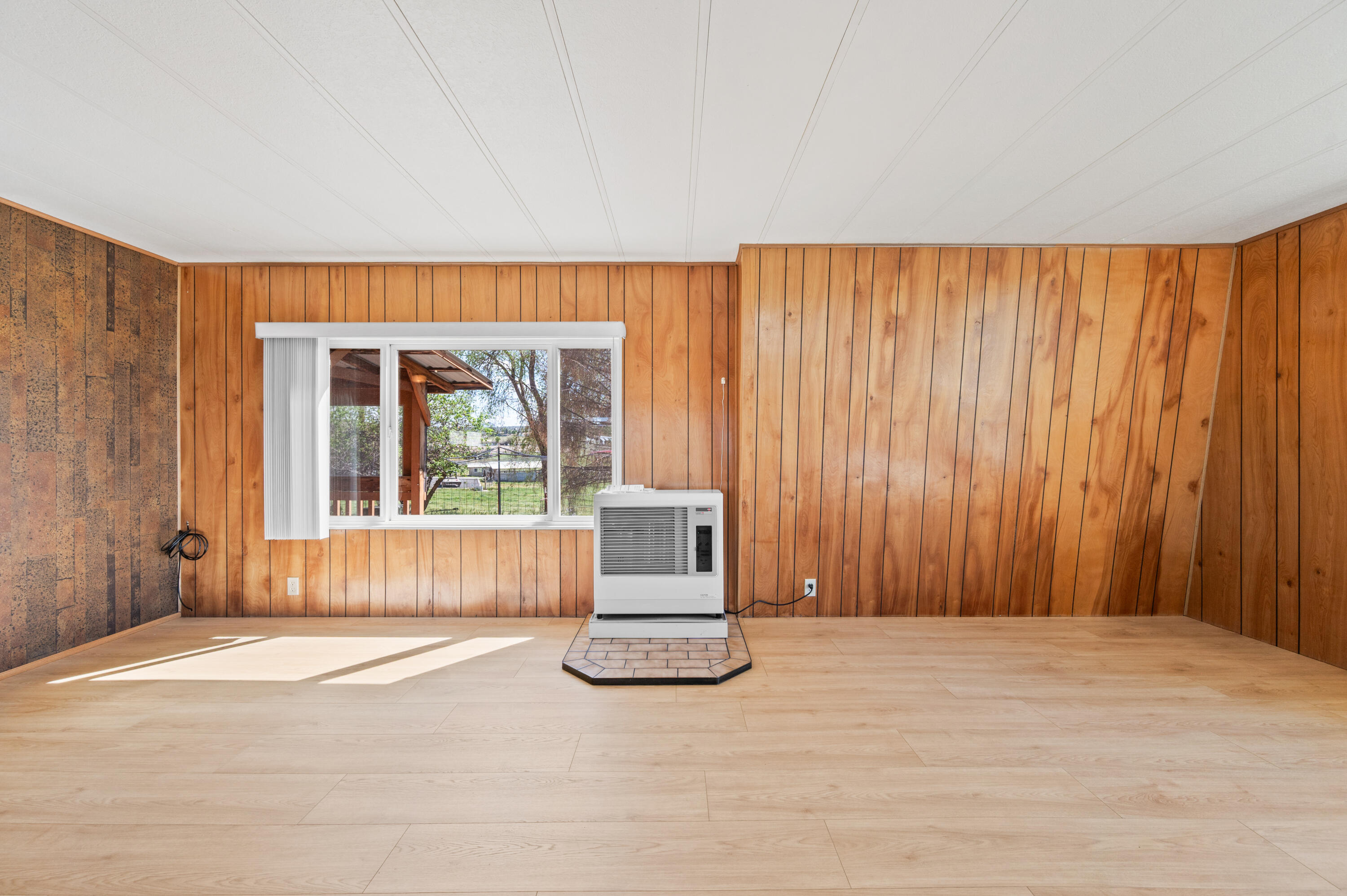 133 Southwest Tompsett Street Madras, OR 97741 - Photo 10 of 56