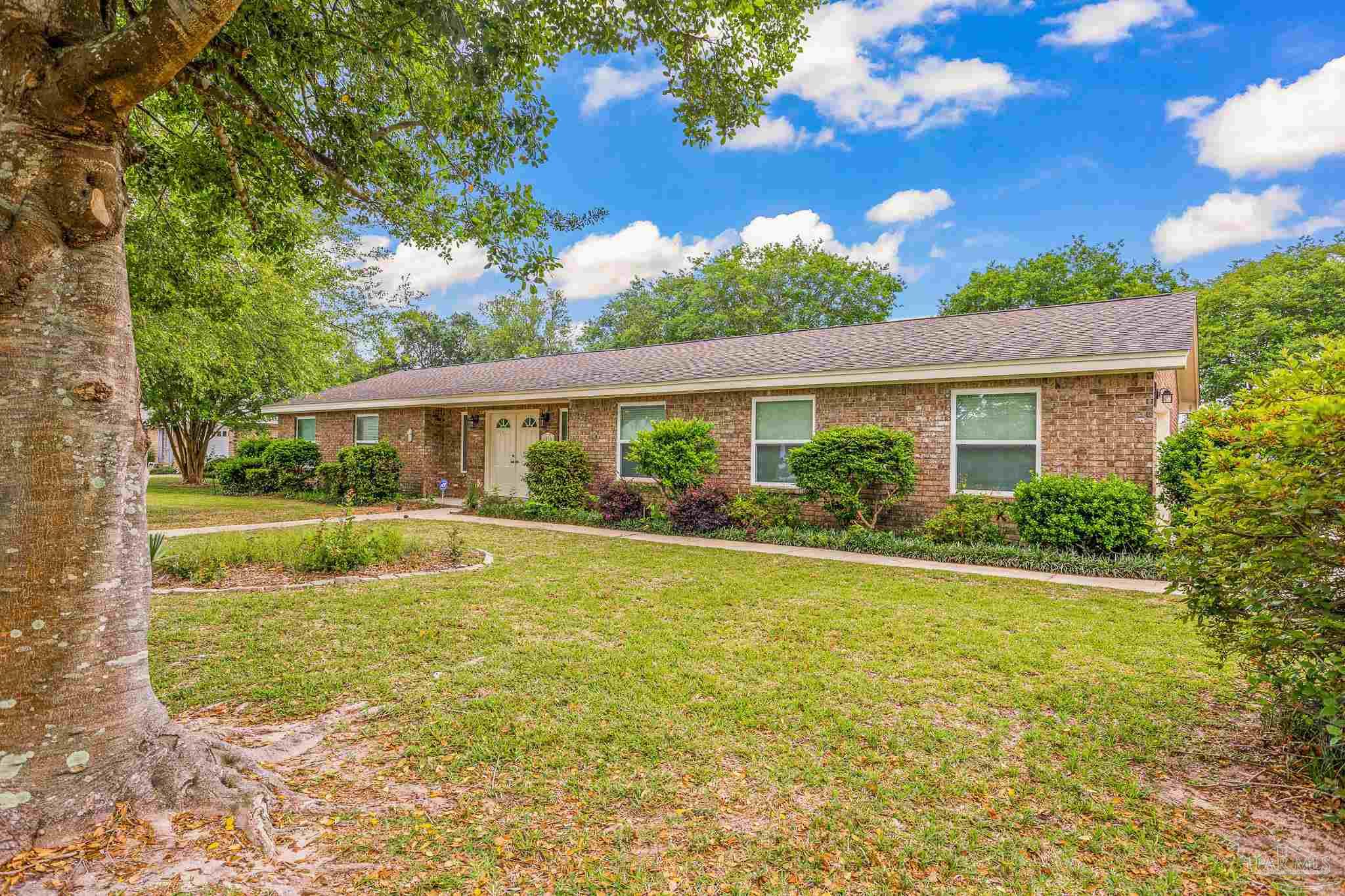 4215 April Road Pensacola, FL 32504 - Photo 4 of 49 Gallery Image 4