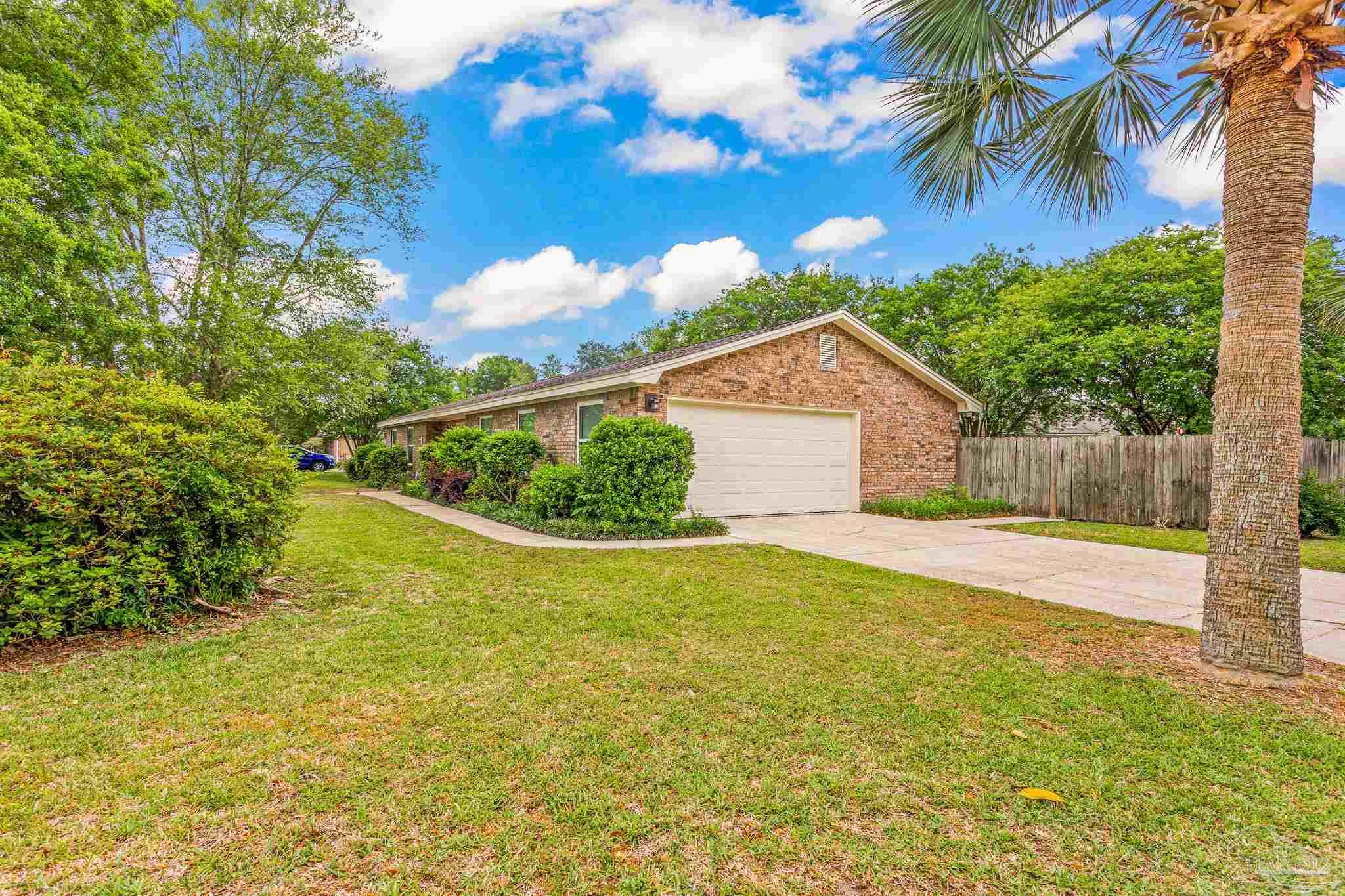 4215 April Road Pensacola, FL 32504 - Photo 5 of 49 Gallery Image 5