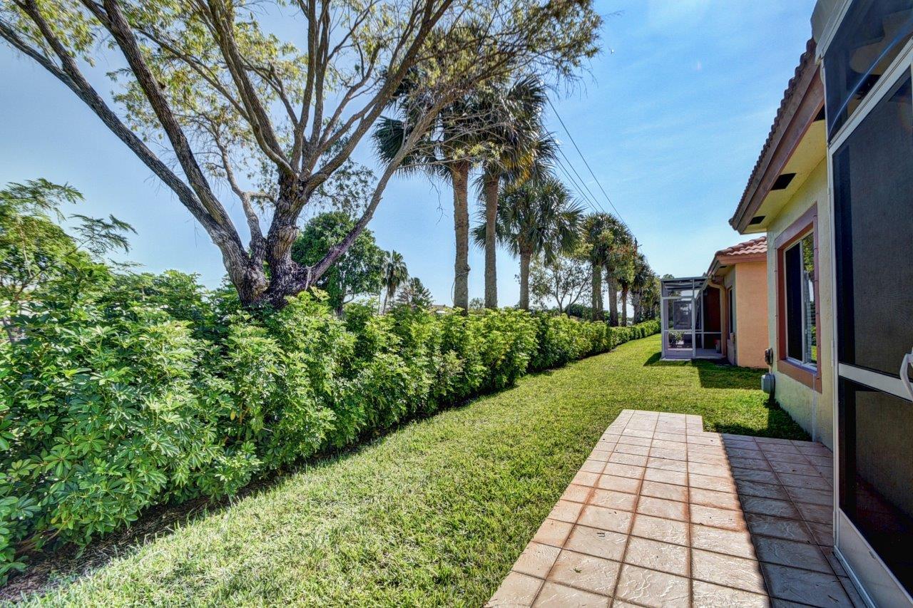 8565 Vía Serena Boca Raton, FL 33433 - Photo 27 of 37 Back Yard