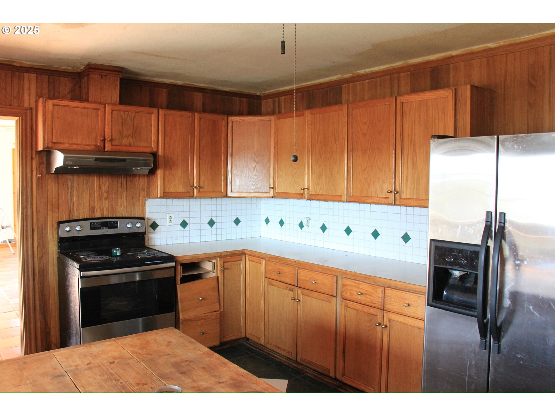 12051 South Riggs Damm Road Canby, OR 97013 - Photo 13 of 27 a kitchen with granite countertop a sink a stove and cabinets