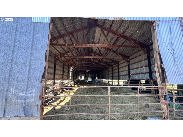 a black and white photo of a room