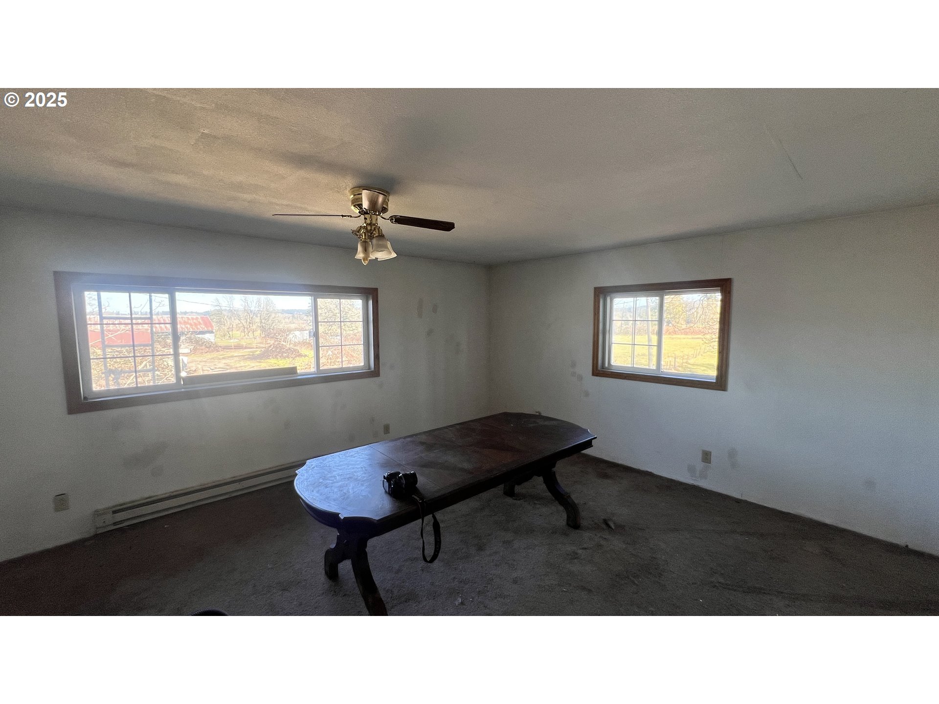 12051 South Riggs Damm Road Canby, OR 97013 - Photo 8 of 27 a black and white photo of a living room