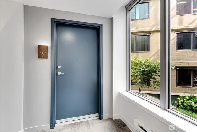 $585,000 | 590 1st Avenue South, Unit 601, Seattle, WA 98104