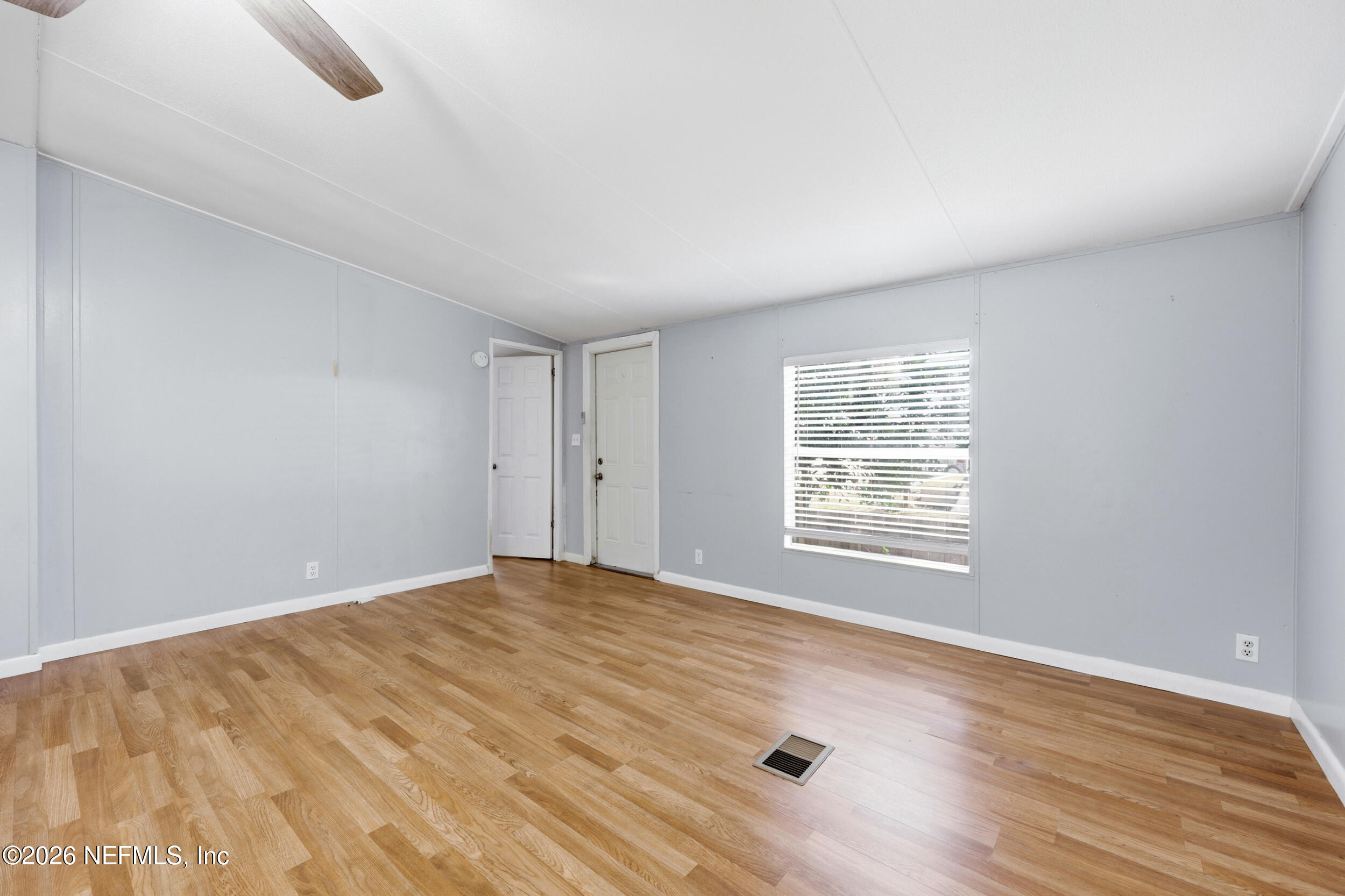 111 Hurst Street St. Augustine, FL 32084 - Photo 4 of 32 Living room