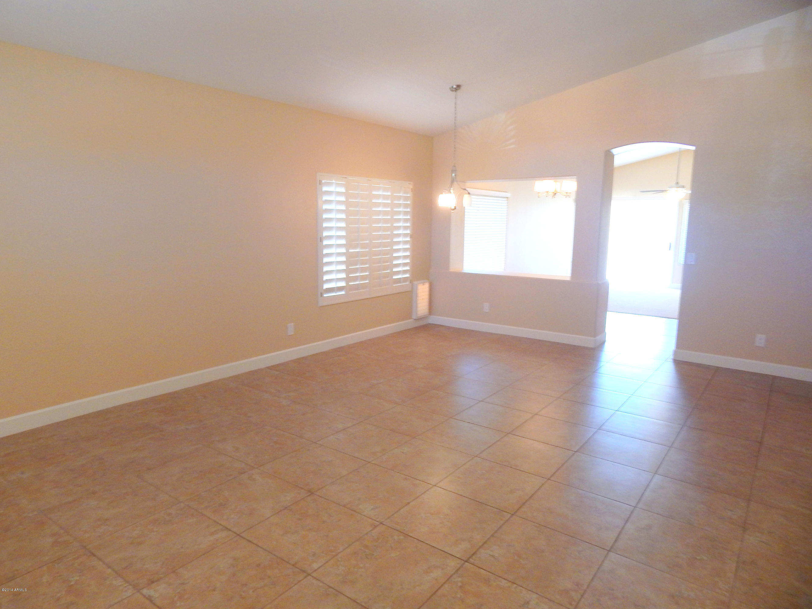 1315 East St John Road Phoenix, AZ 85022 - Photo 4 of 26 DSCN0288