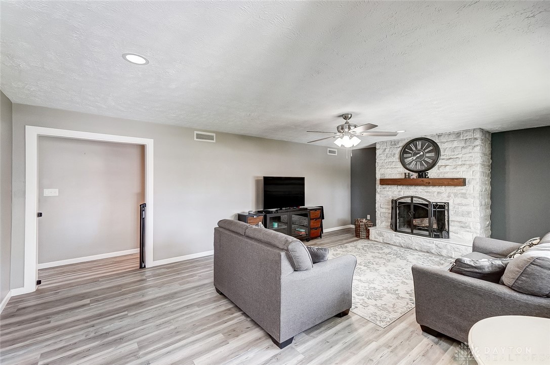 3959 Rexford Road Beavercreek, OH 45430 - Photo 7 of 53