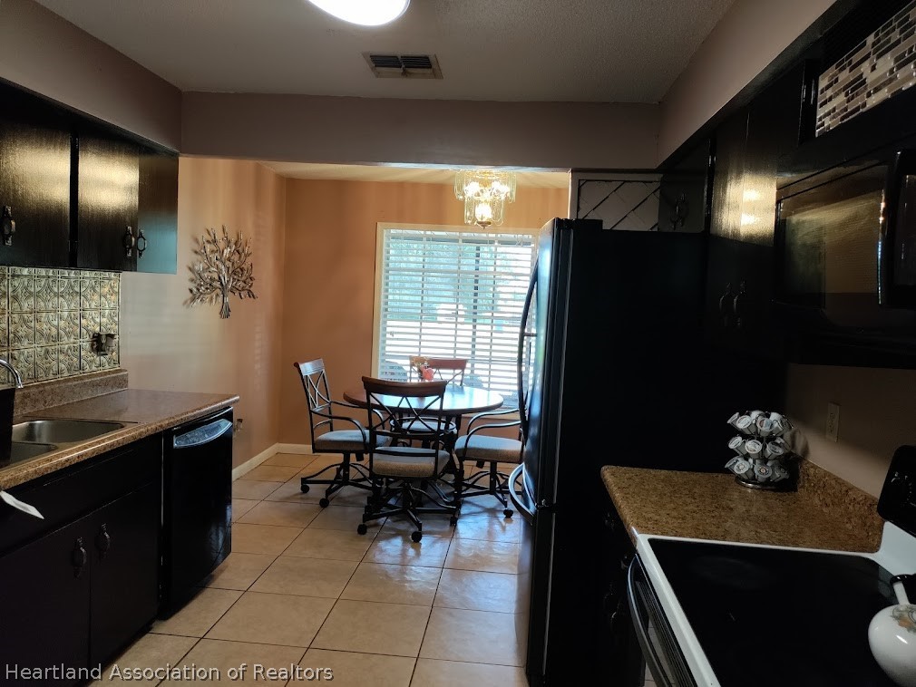 7613 Valencia Road Sebring, FL 33876 - Photo 8 of 36 Gallery Image 8
