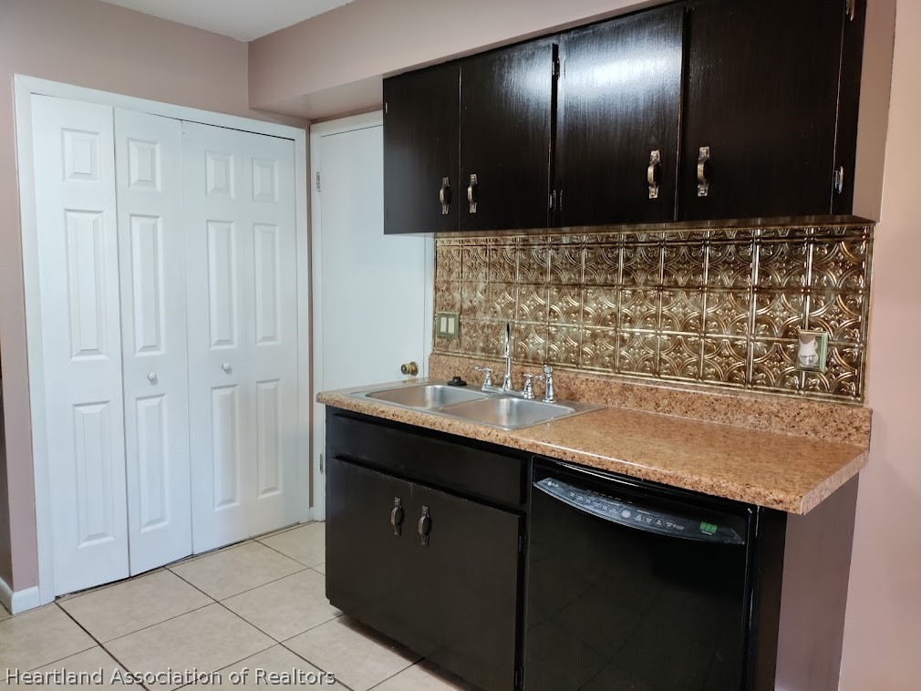 7613 Valencia Road Sebring, FL 33876 - Photo 10 of 36 Gallery Image 10