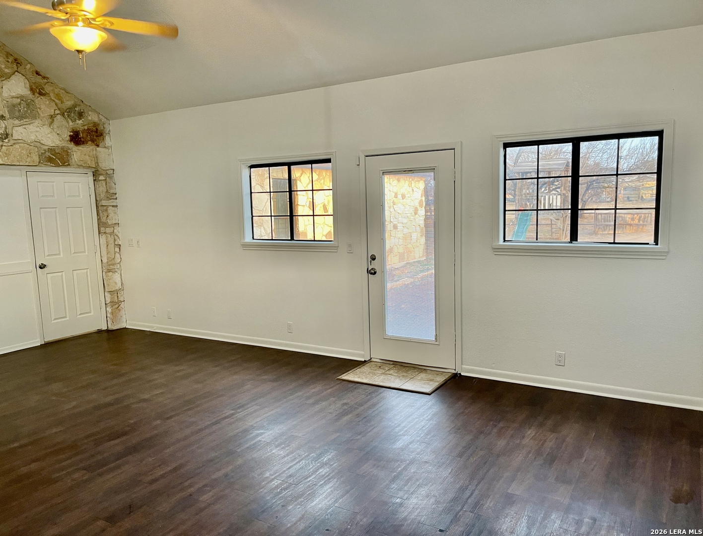 5431 Highway 173 Devine, TX 78016 - Photo 17 of 40