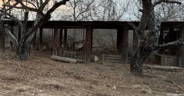 $525,000 | 5431 Highway 173, Devine, TX 78016