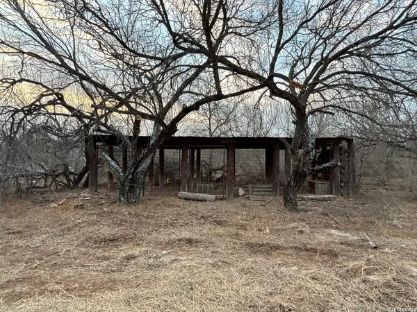 $525,000 | 5431 Highway 173, Devine, TX 78016