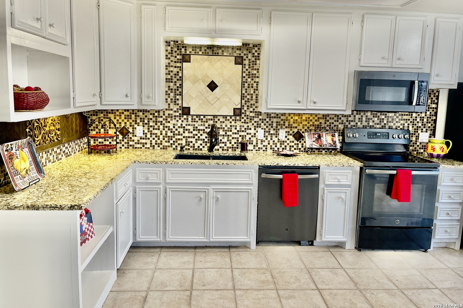 5431 Highway 173 Devine, TX 78016 - Photo 5 of 40