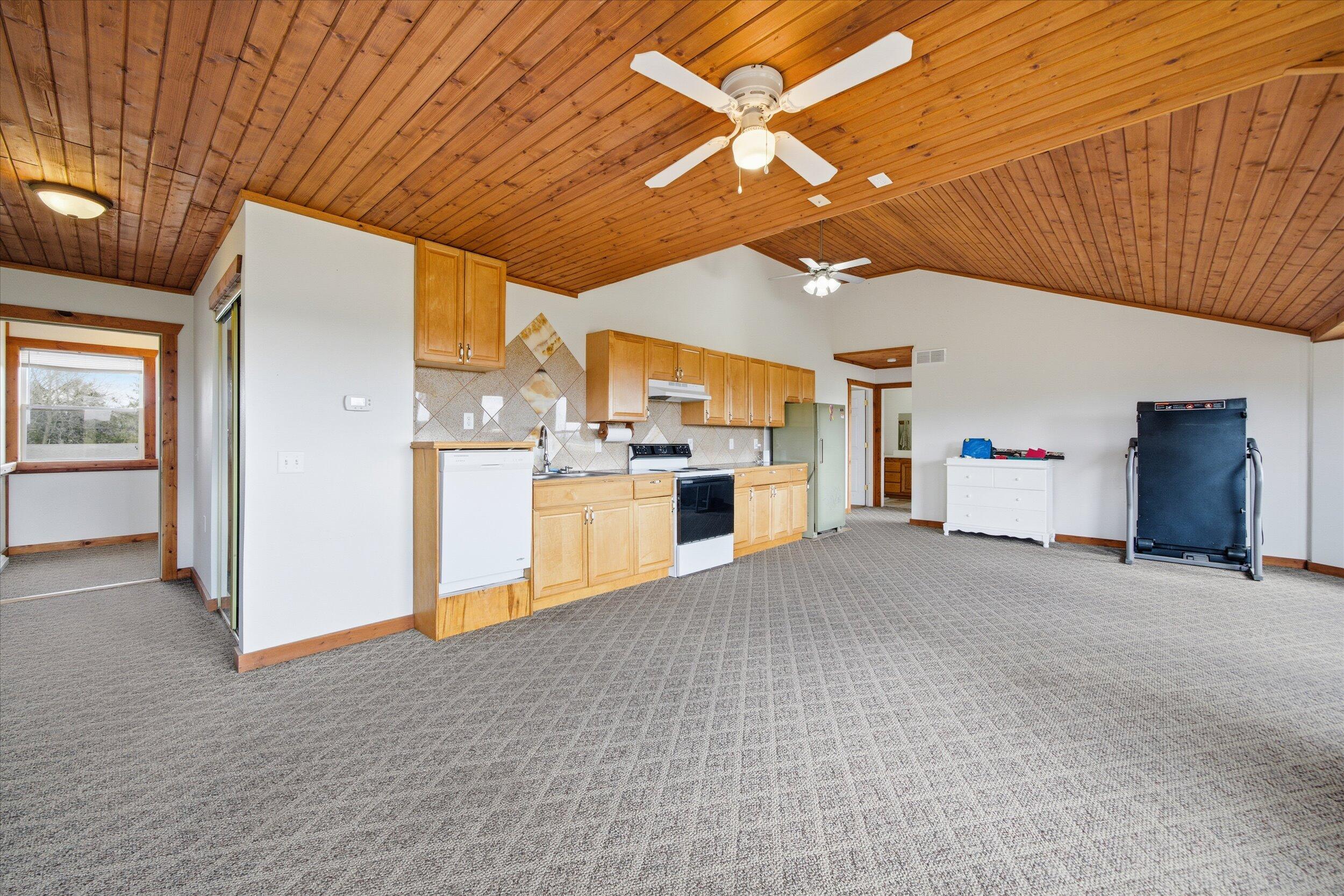 1679 Old Bridge Road Auburn, WI 53010 - Photo 33 of 52 /kitchenette