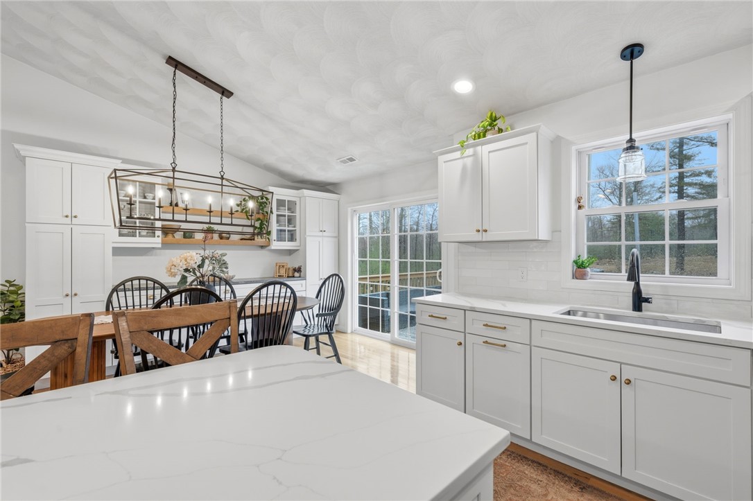 380 Ledge Road Coventry, RI 02816 - Photo 15 of 42