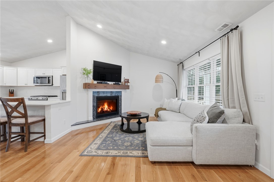 380 Ledge Road Coventry, RI 02816 - Photo 9 of 42