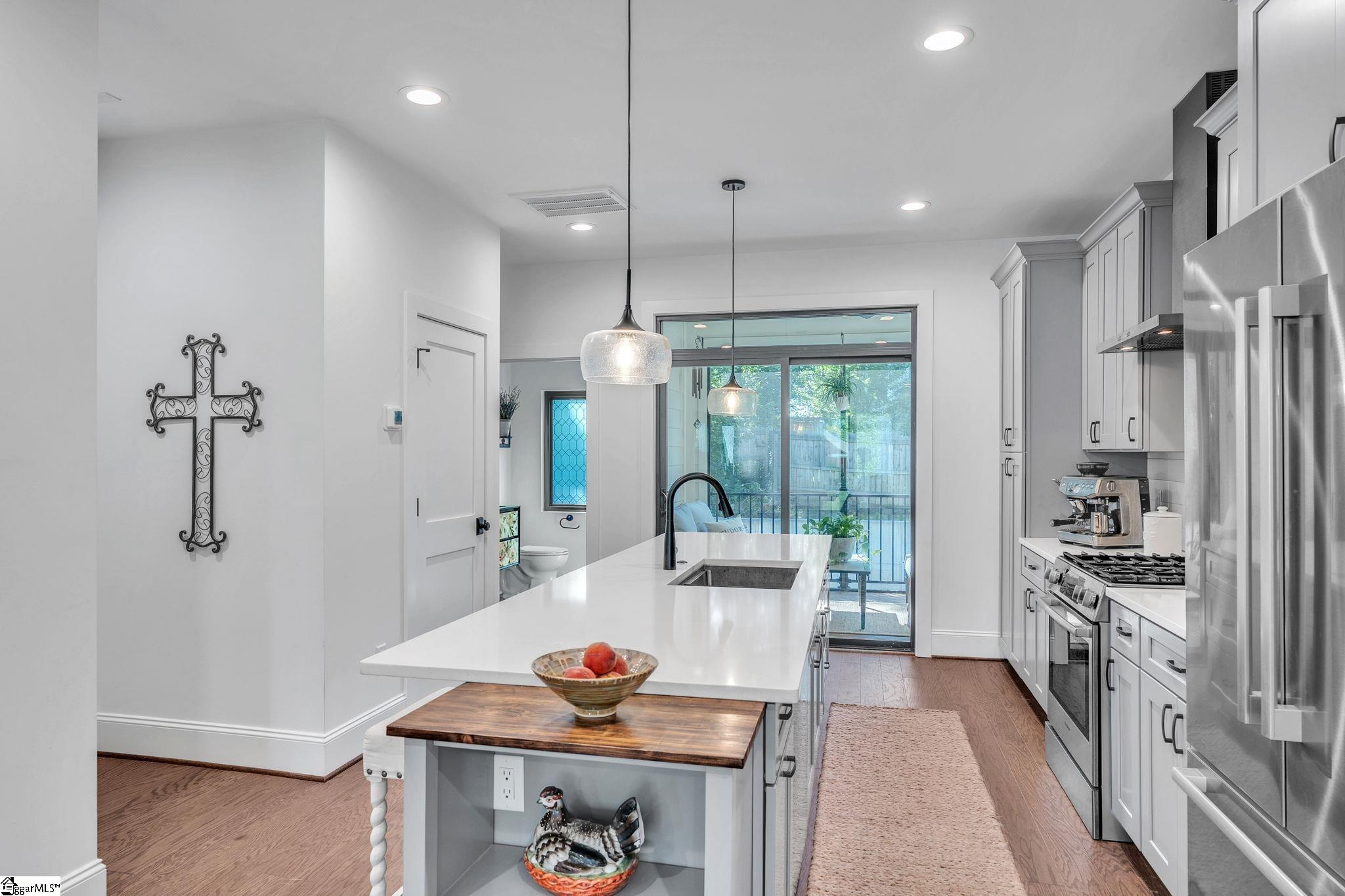 21 Conwell Street Greenville, SC 29601 - Photo 5 of 33