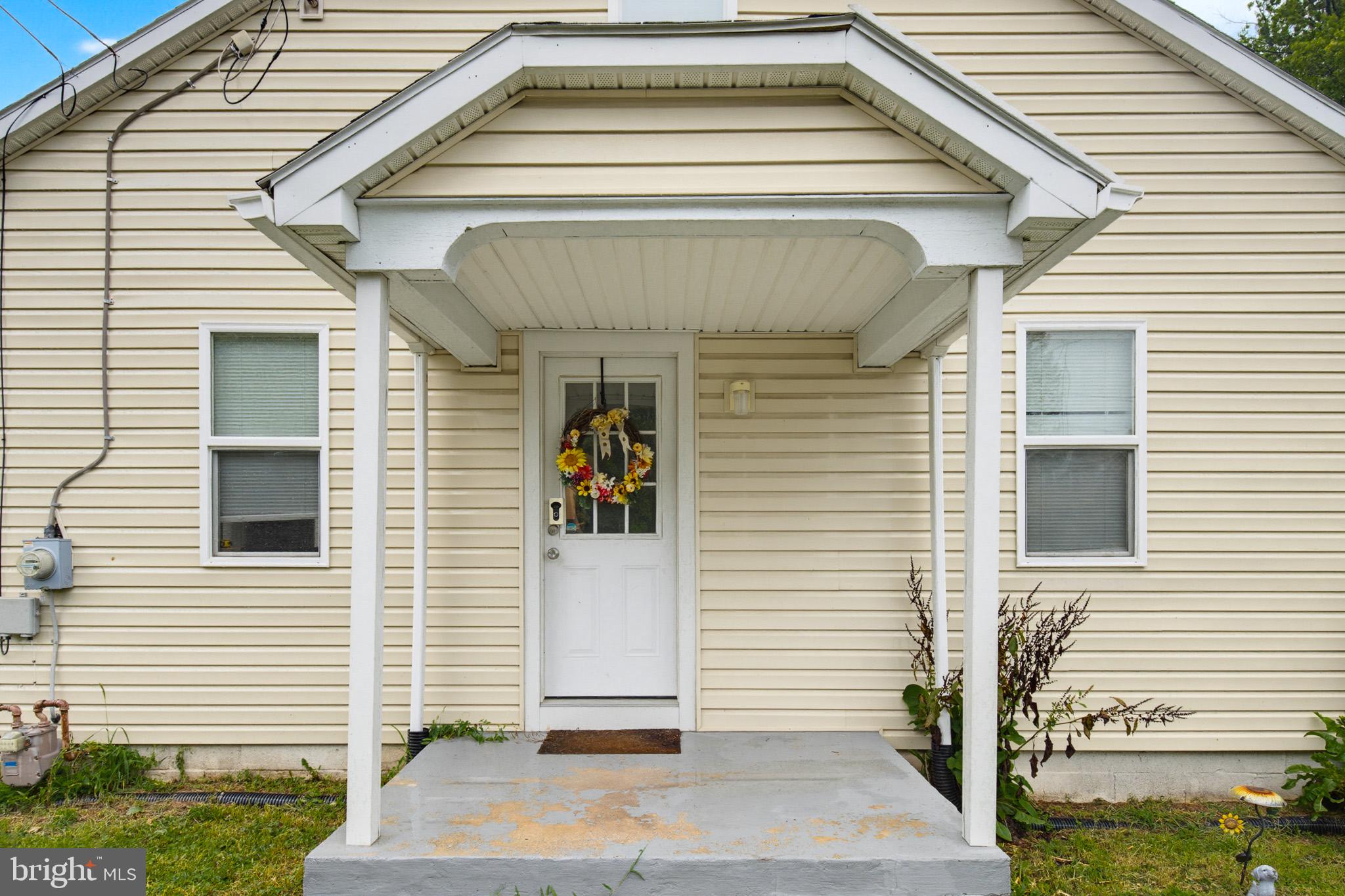 525 Fairfax Road York, PA 17404 - Photo 5 of 27 Charming entryway with welcoming porch.