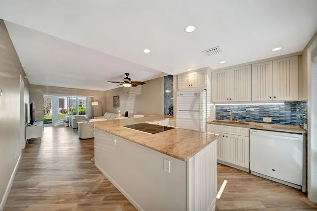 $2,300 | 1461 South Ocean Boulevard, Unit 110, Lauderdale-by-the-Sea, FL 33062