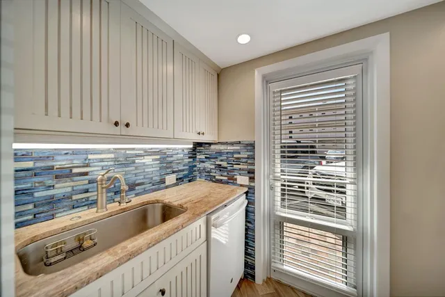 $2,300 | 1461 South Ocean Boulevard, Unit 110, Lauderdale-by-the-Sea, FL 33062